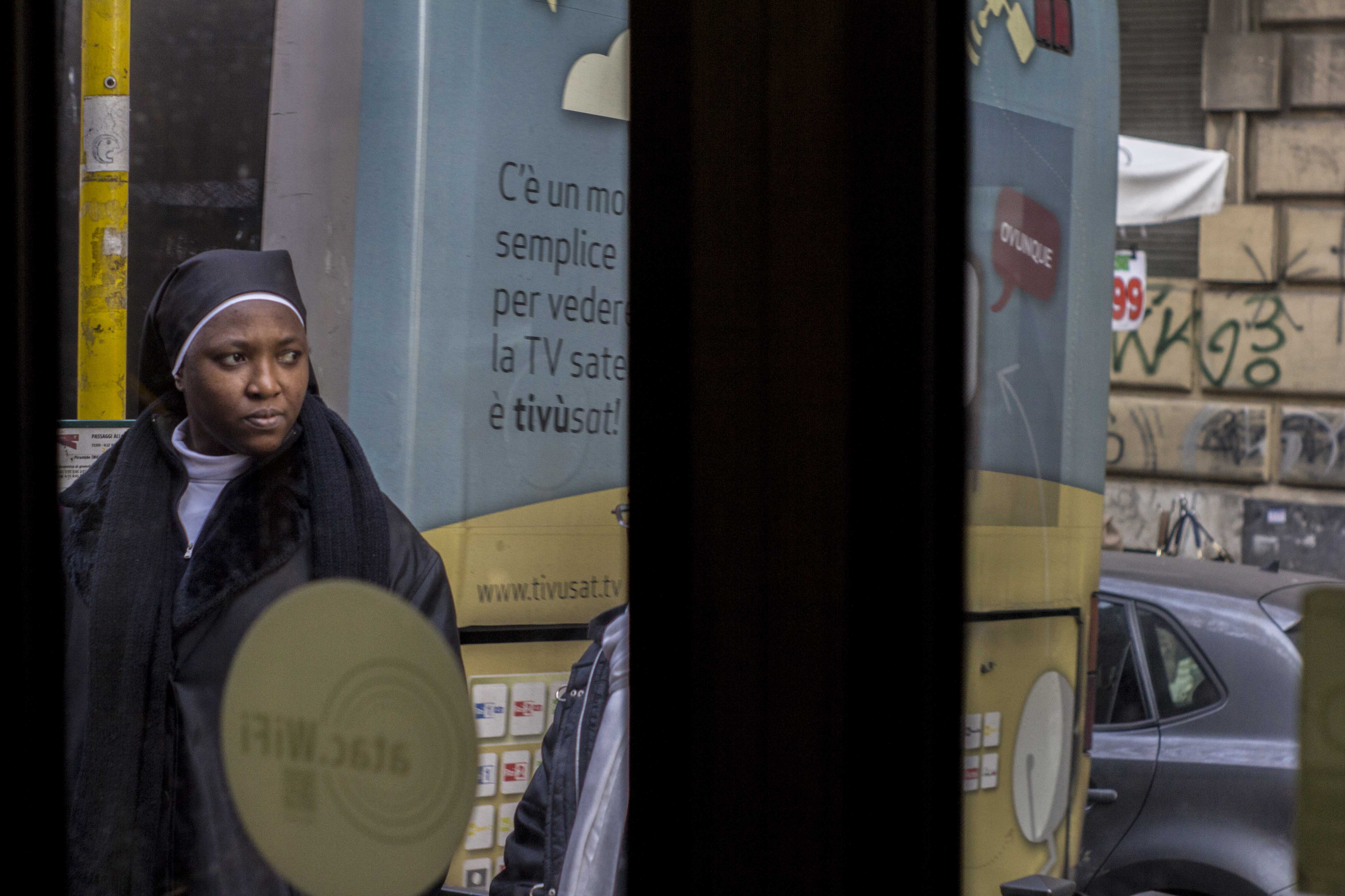 Roma Street Photography - "In Tram" - Pic by Tommaso Valente