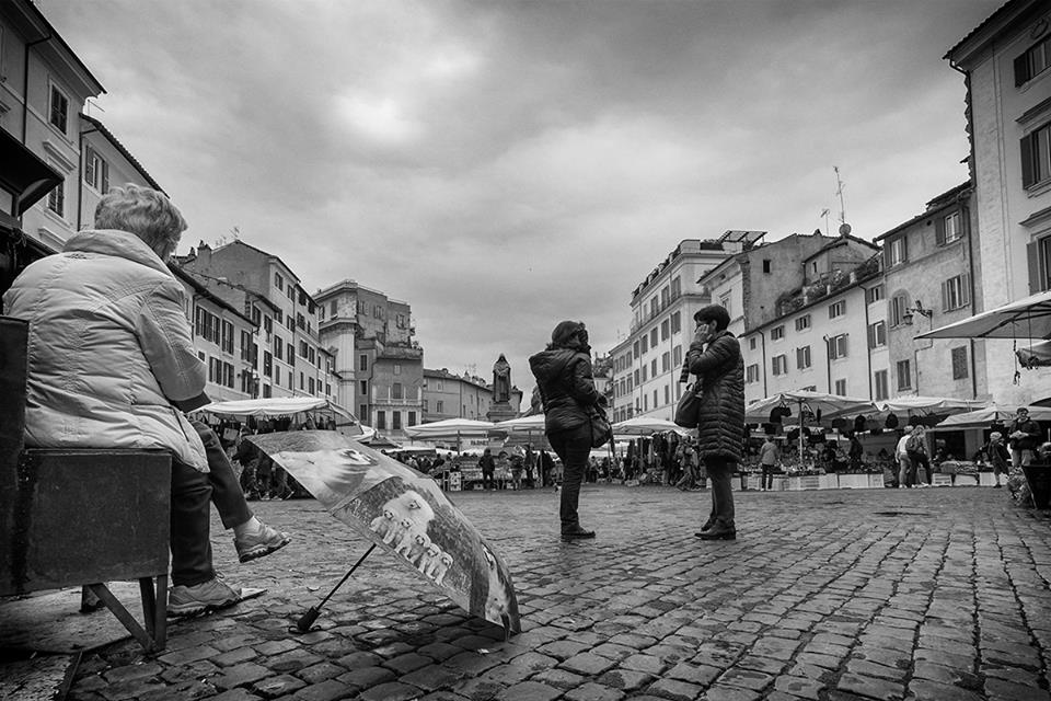 La pioggia si fa attendere - Roma Street Photography - Pic by Paolo Penna