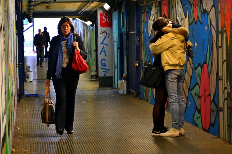Partenze, arrivi ed abbracci - Roma Street Photography - © Silvia Brutti
